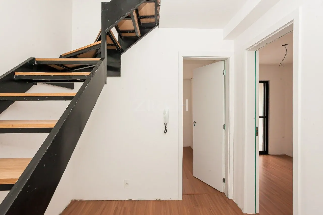 2-bedroom apartment with wood or laminate floors in Curitiba — photo 15