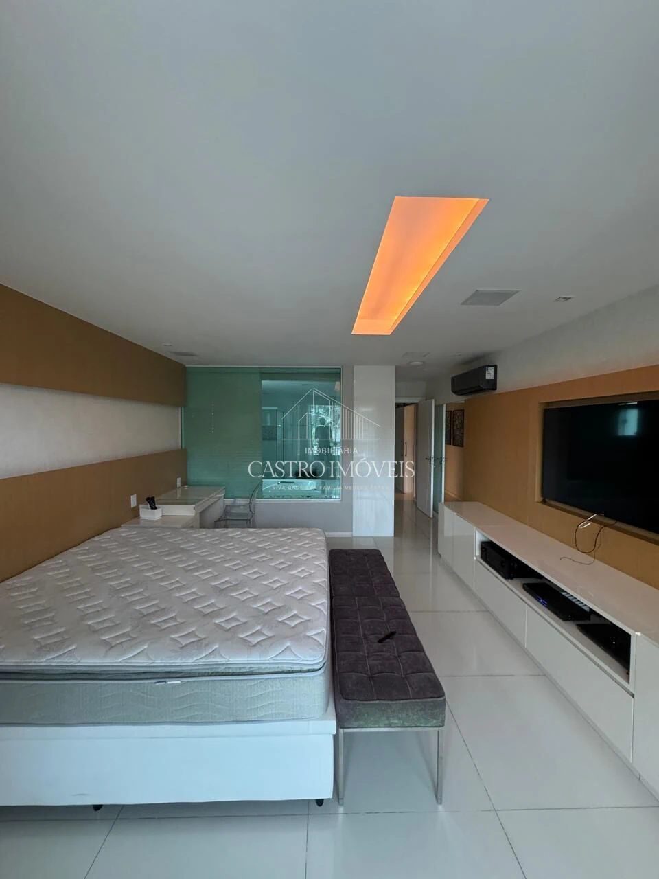 Furnished 715 m² house with 5 en-suites and 4 parking — photo 7