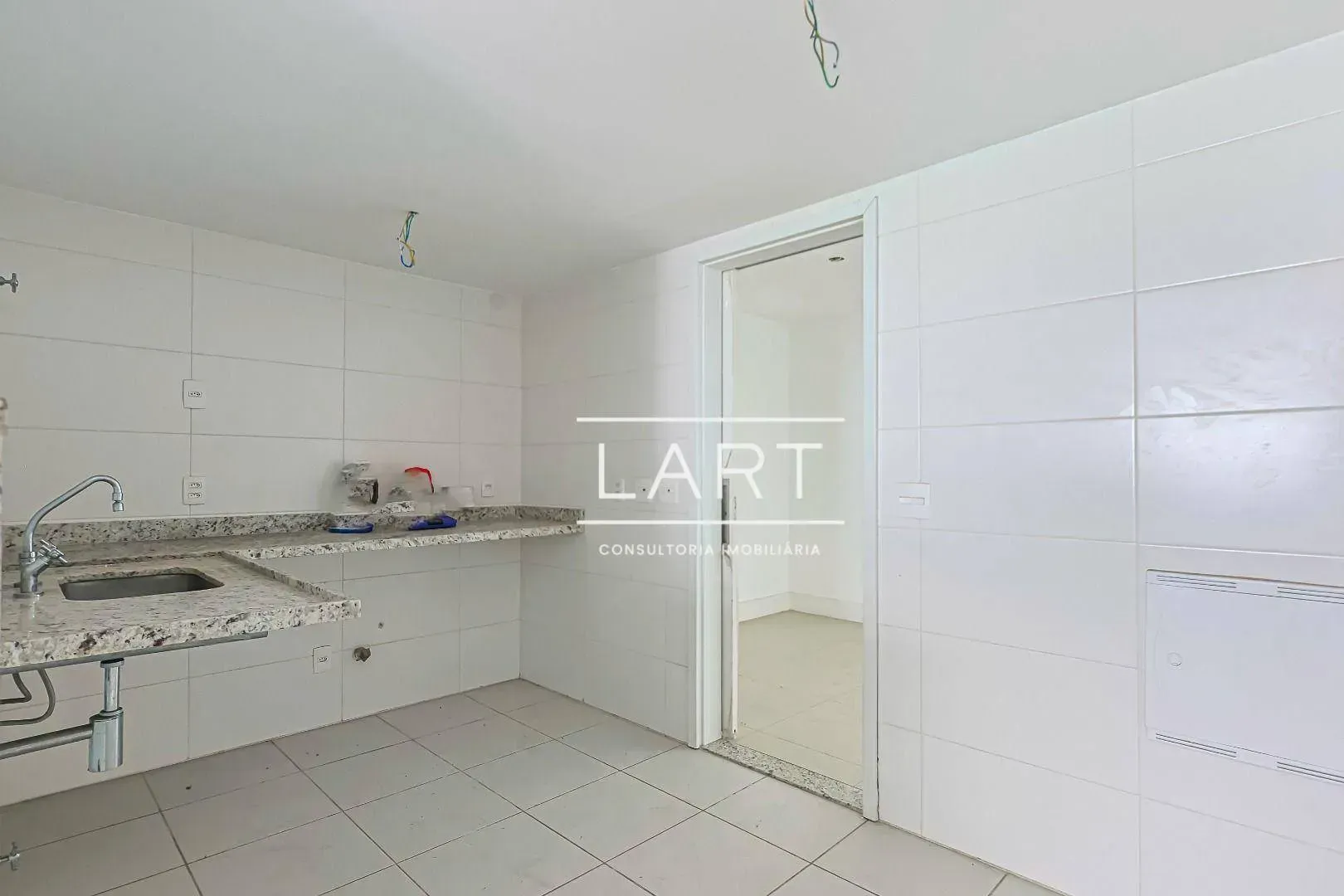 Top-floor apartment with 3 bedrooms and 2 bathrooms — photo 23