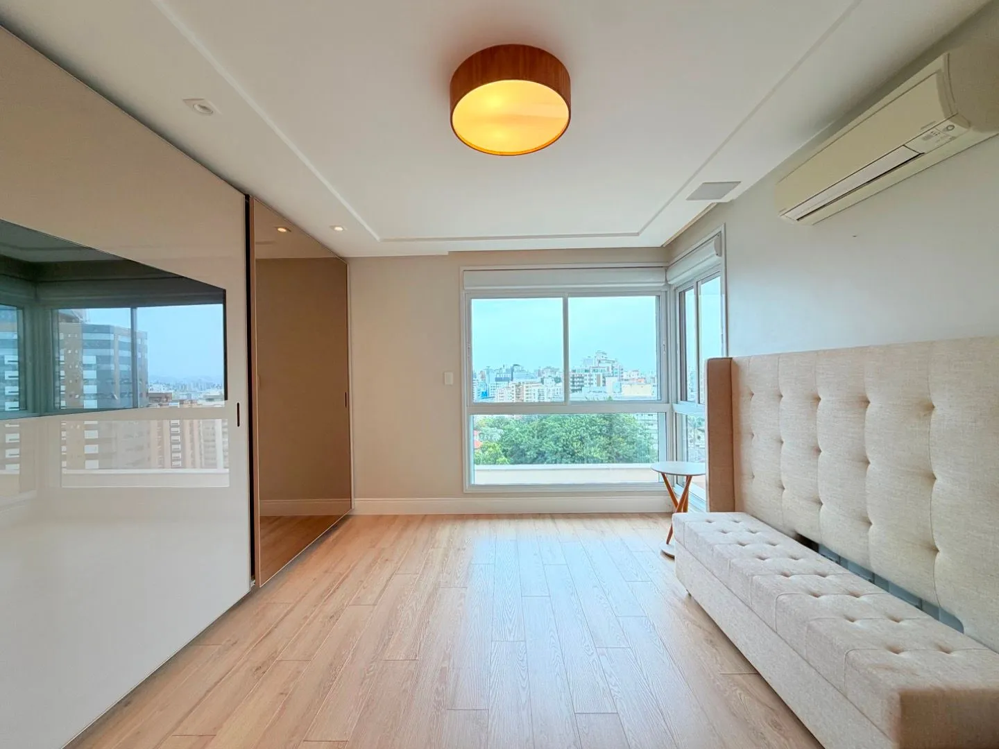 140 m² apartment with 3 bedrooms and a closed balcony — photo 39