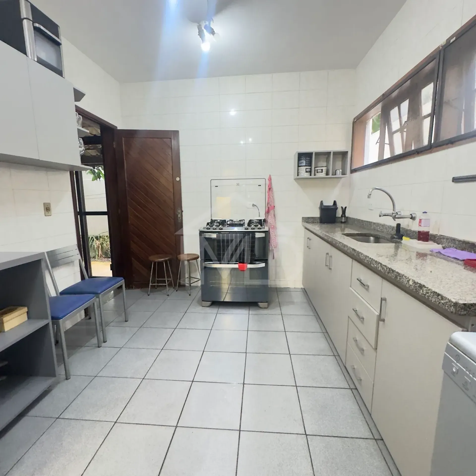 Furnished house, 250 m², with a walk-in closet — photo 17