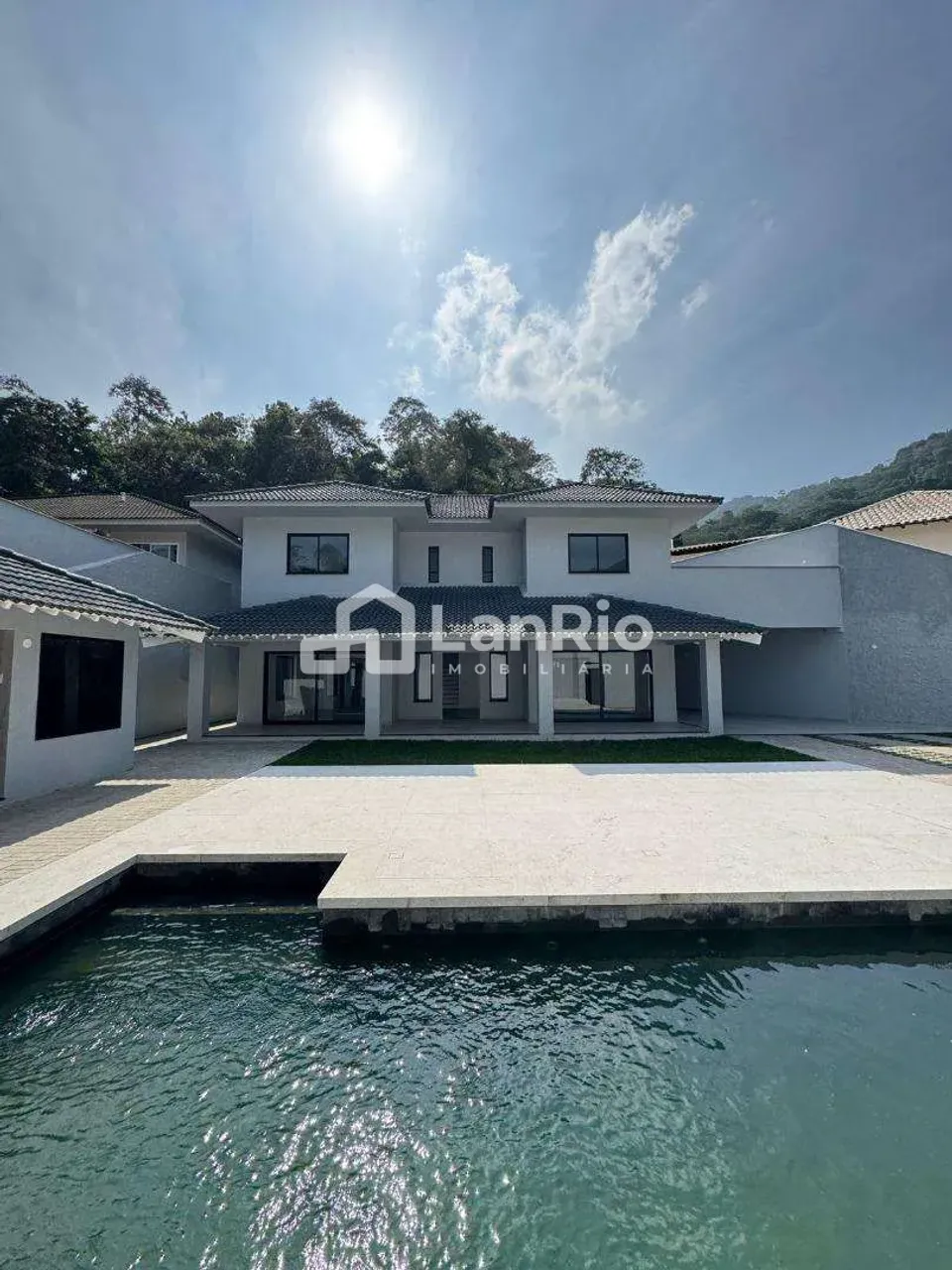 Casa com 4 quartos e 5 banheiros, 4 vagas e varanda — photo 3