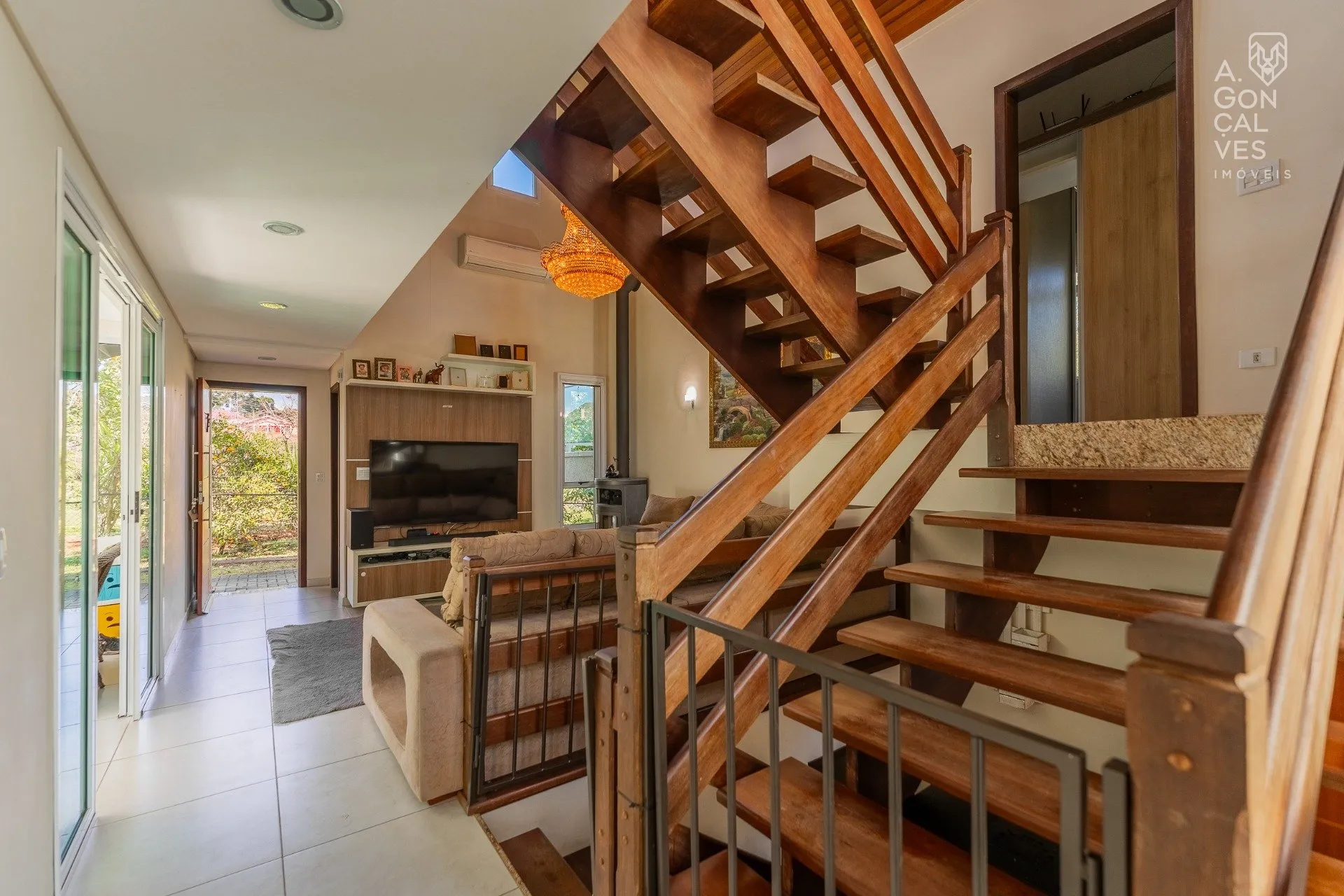 House with 4 bedrooms, 4 bathrooms and air conditioning — photo 17