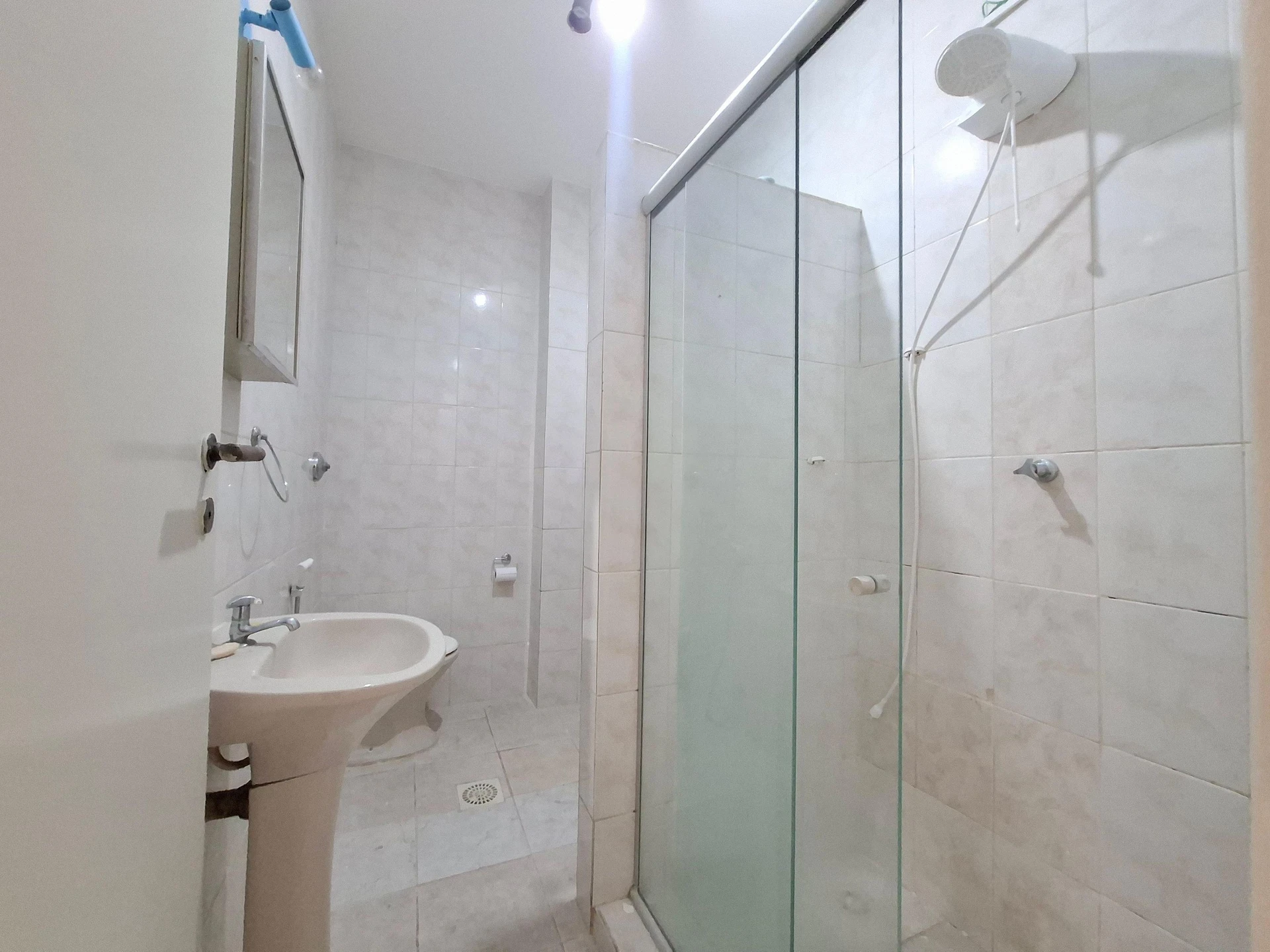 One-bedroom apartment with a mountain view in Rio de Janeiro — photo 14