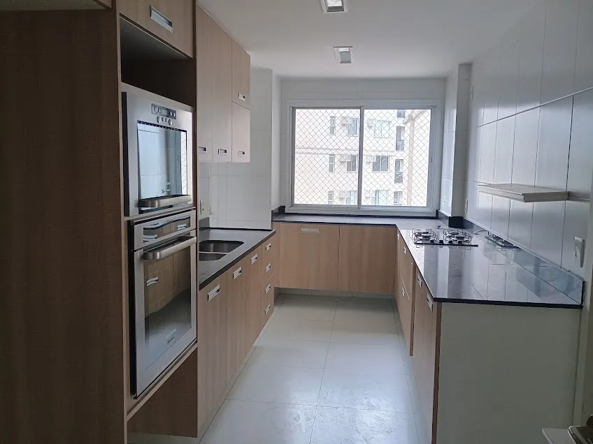 Apartamento de 3 quartos com janelas do piso ao teto — photo 3