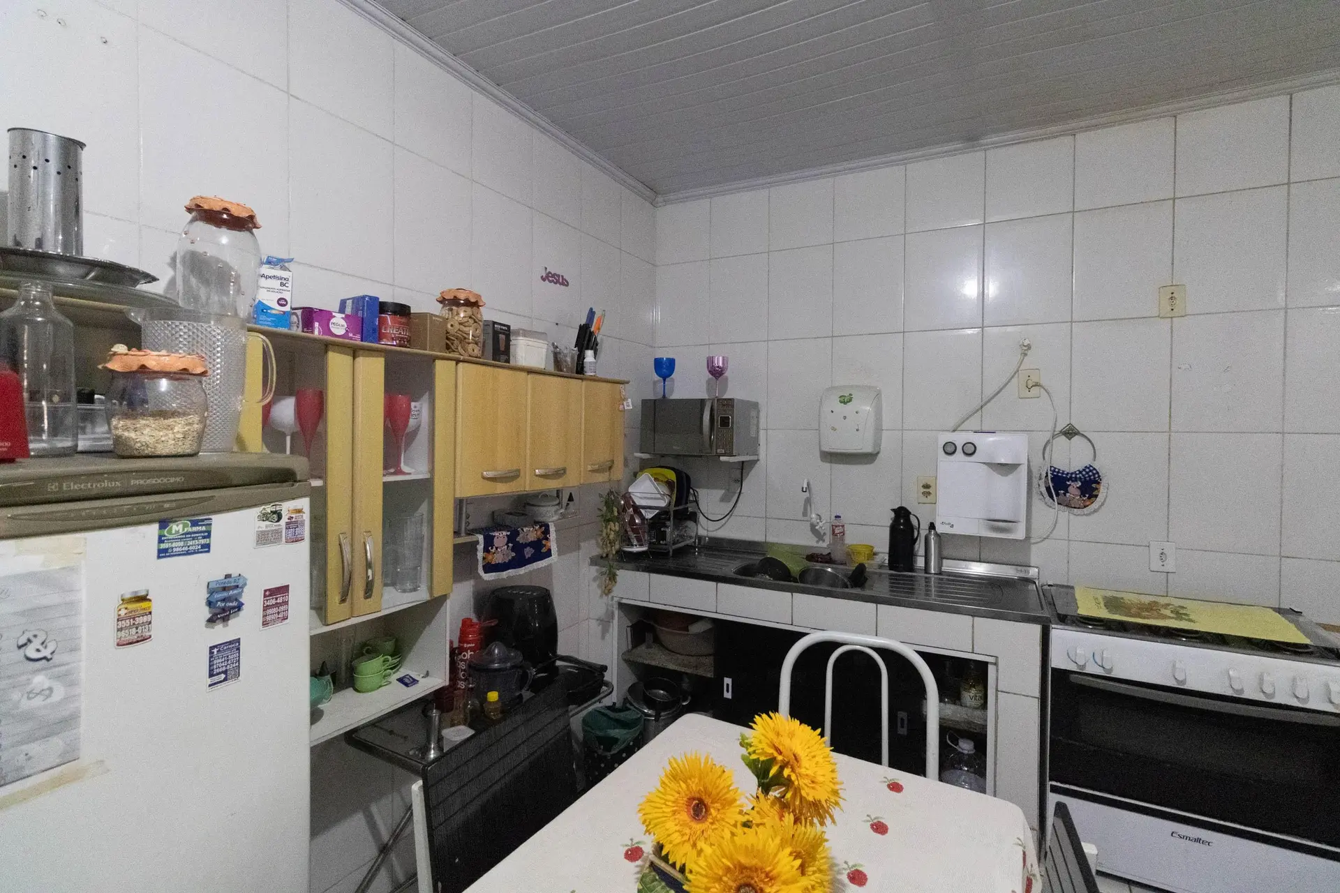 Casa mobiliada com 3 quartos e cozinha com fogão a gás — photo 23