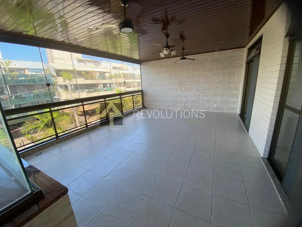 Apartment with 3 bedrooms and 3 bathrooms, enclosed kitchen — photo 11