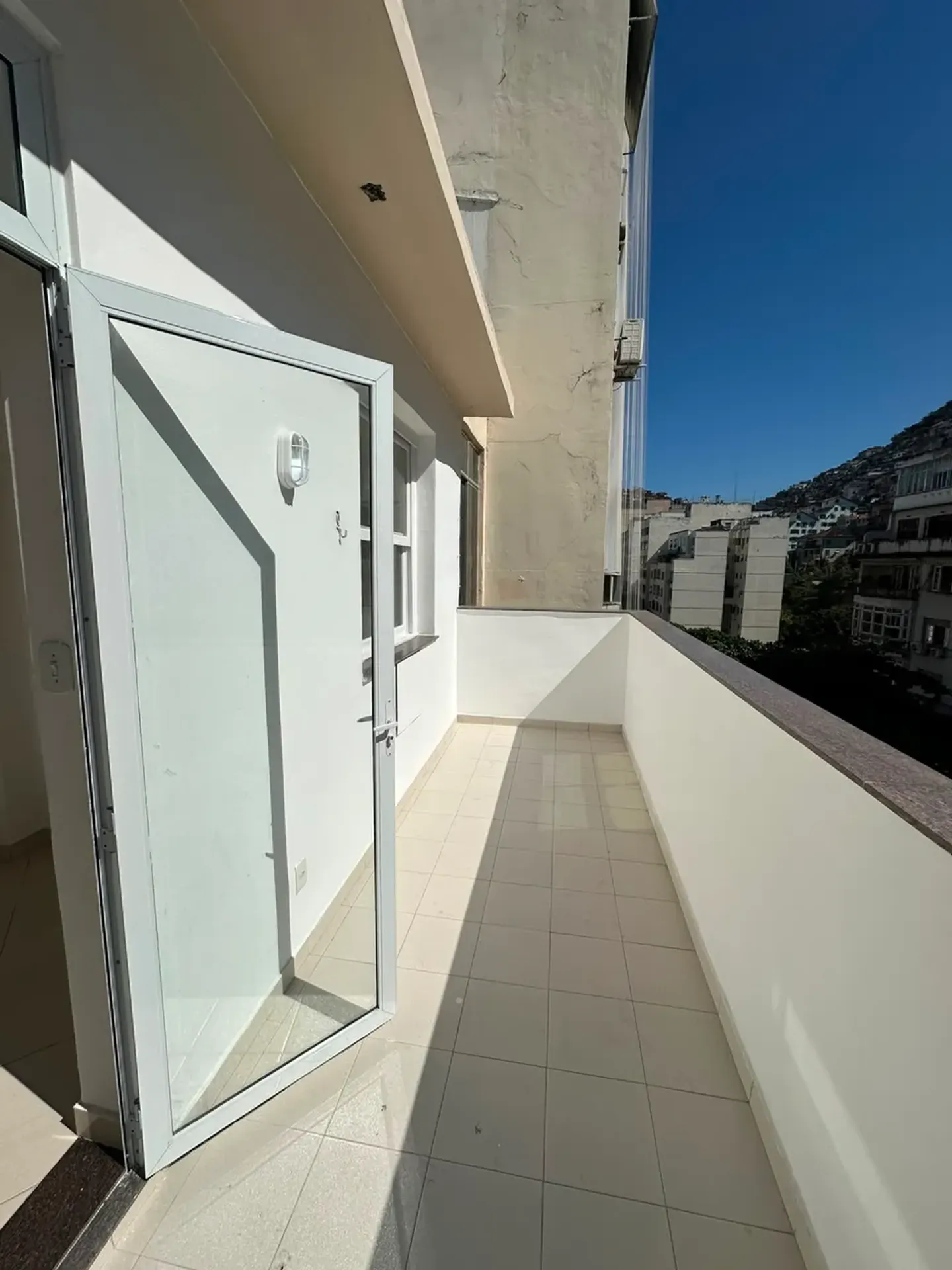 Apartment with 2 bedrooms, 2 bathrooms and balcony — photo 11