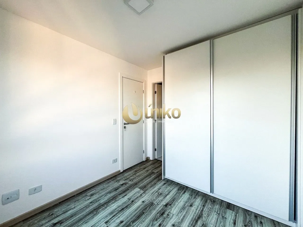 1-bedroom apartment with open-plan kitchen — photo 8