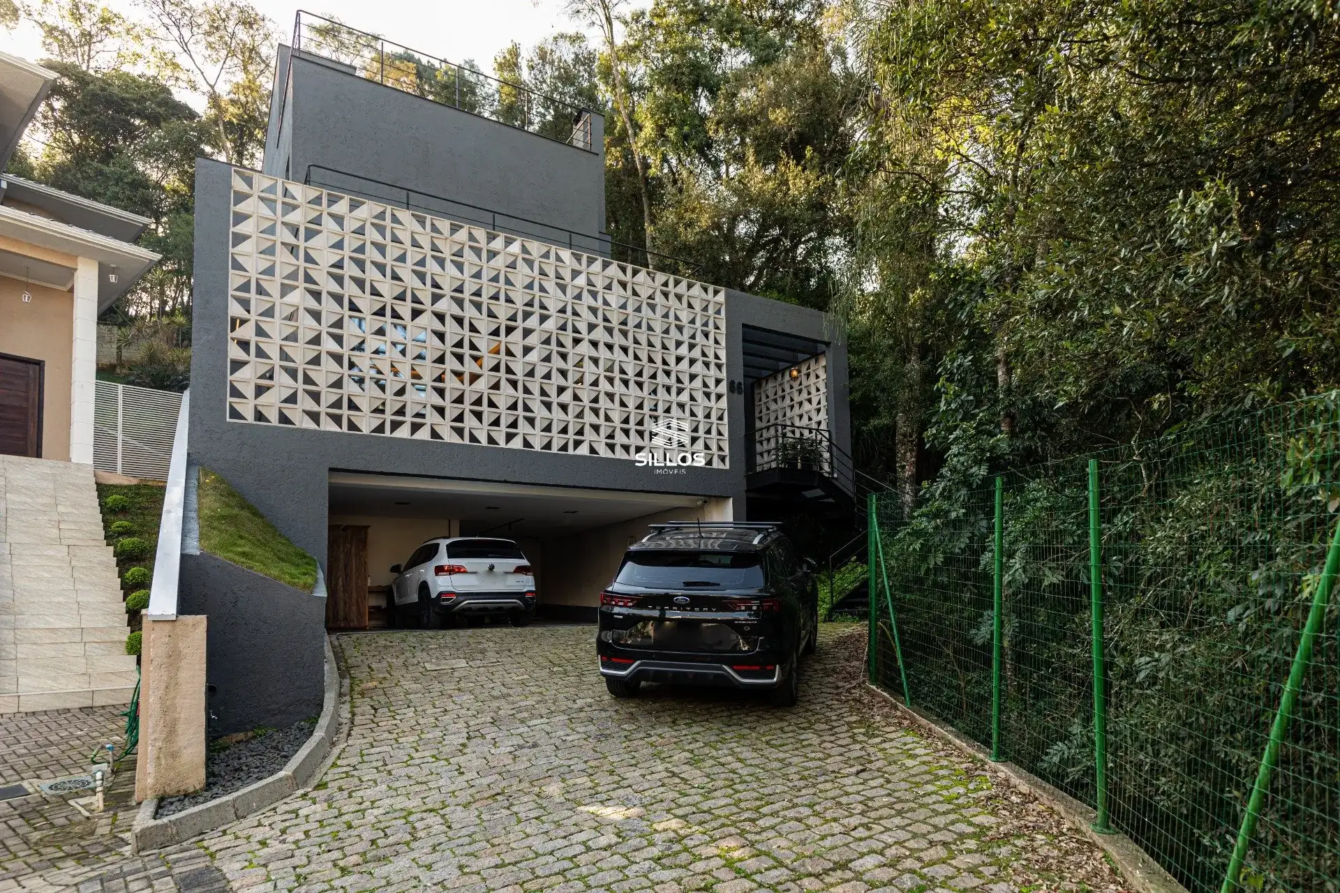 Condominium house with 5 bedrooms and 4 en-suites with balcony — photo 42