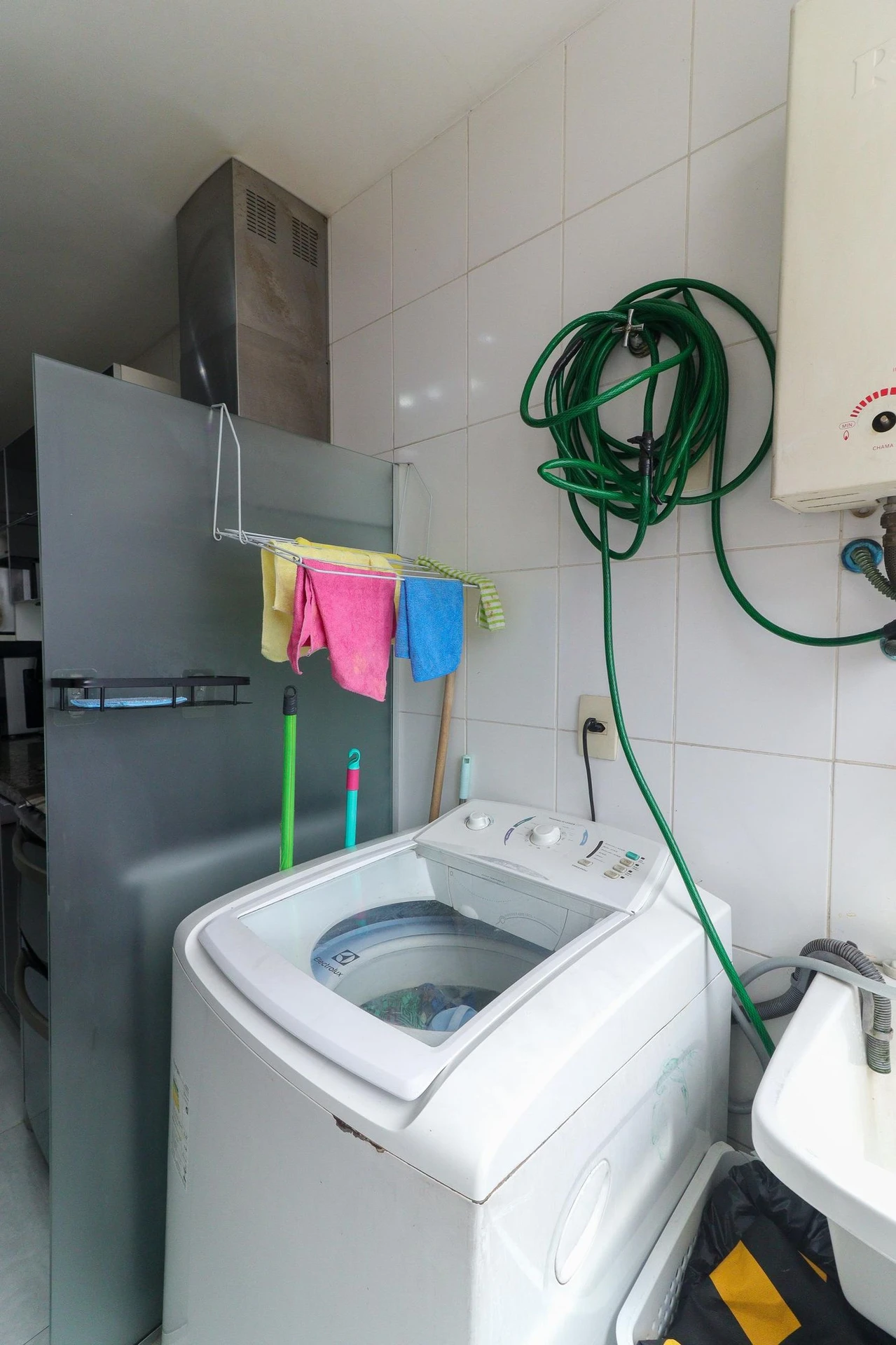 105 m² apartment with a home office and a washing machine — photo 66