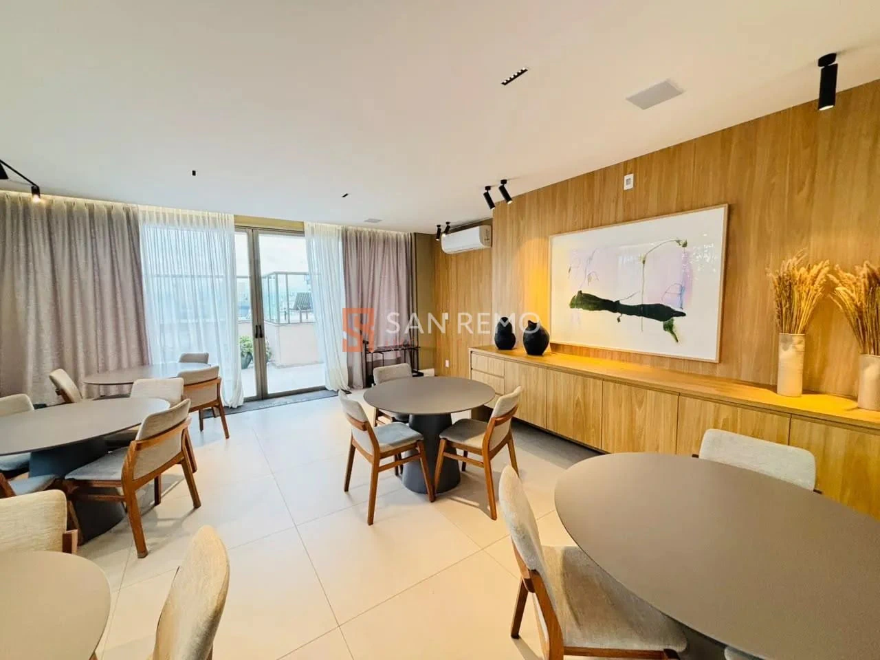 Furnished apartment, 95 m², with a grill on the balcony — photo 26