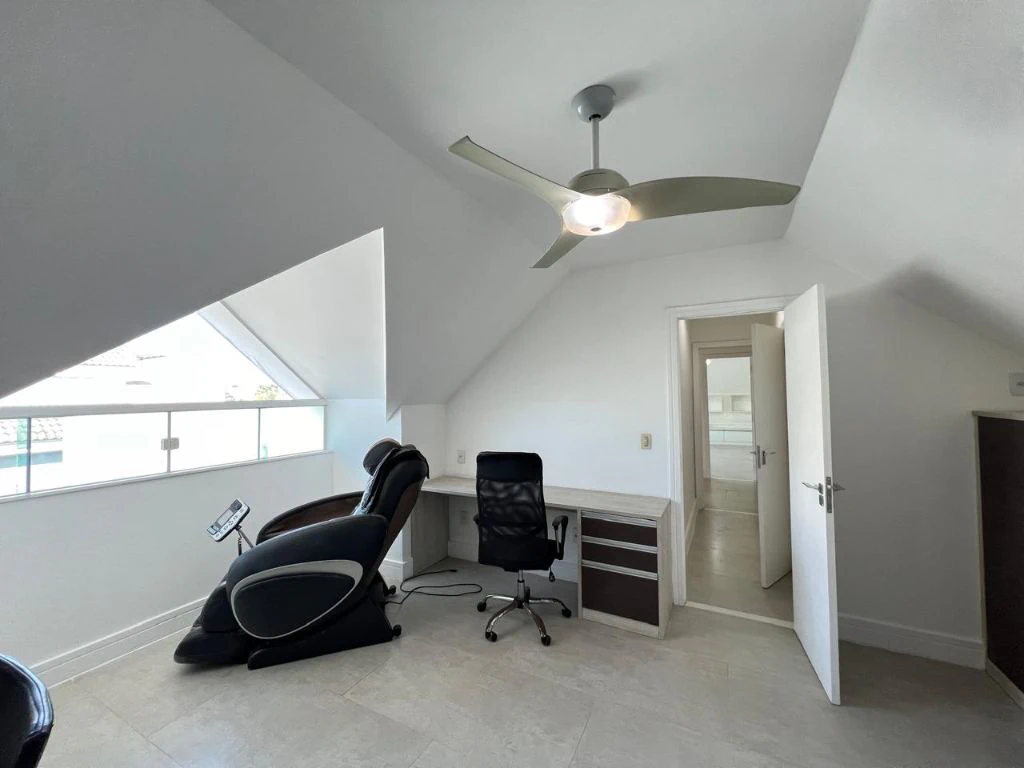 Furnished triplex home with 4 en-suites and 4 parking — photo 19