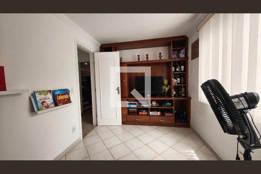 290 m² house with a bathtub and a walk-in closet — photo 45
