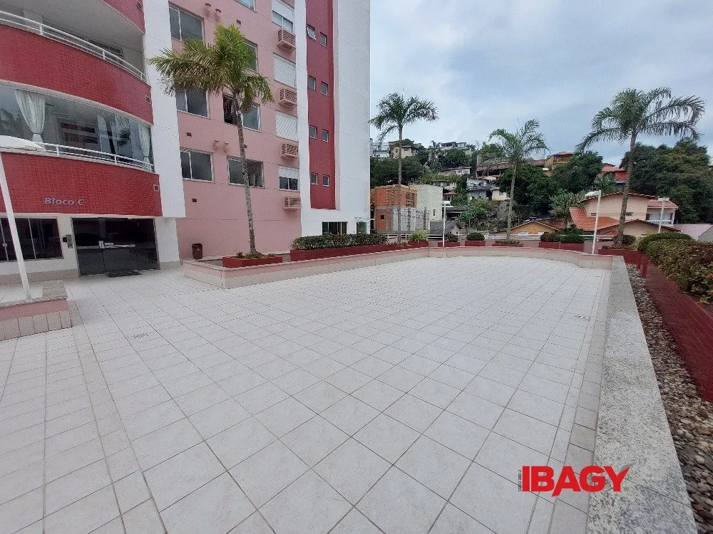 90 m² apartment with 2 bedrooms and 1 parking space — photo 37