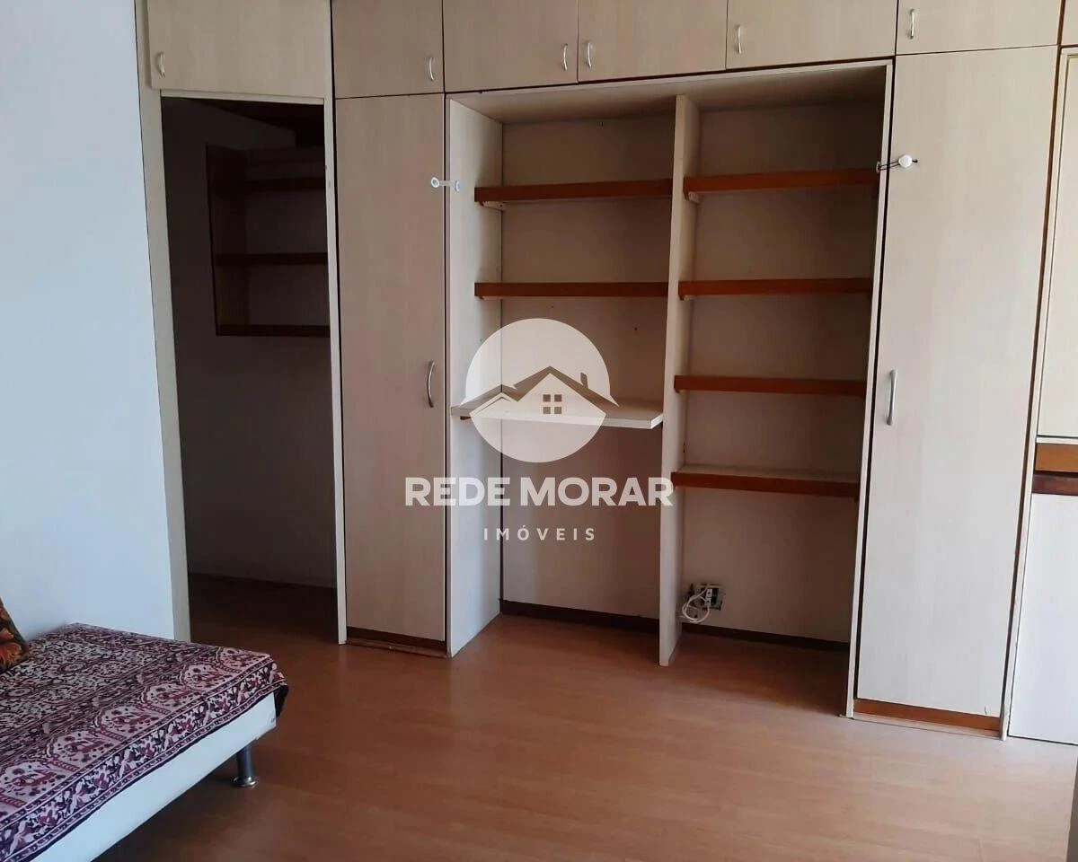 4-bedroom apartment with a glass-enclosed balcony — photo 32