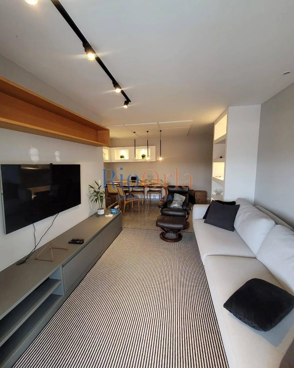 2-bedroom apartment with balcony, 107 m² in great shape