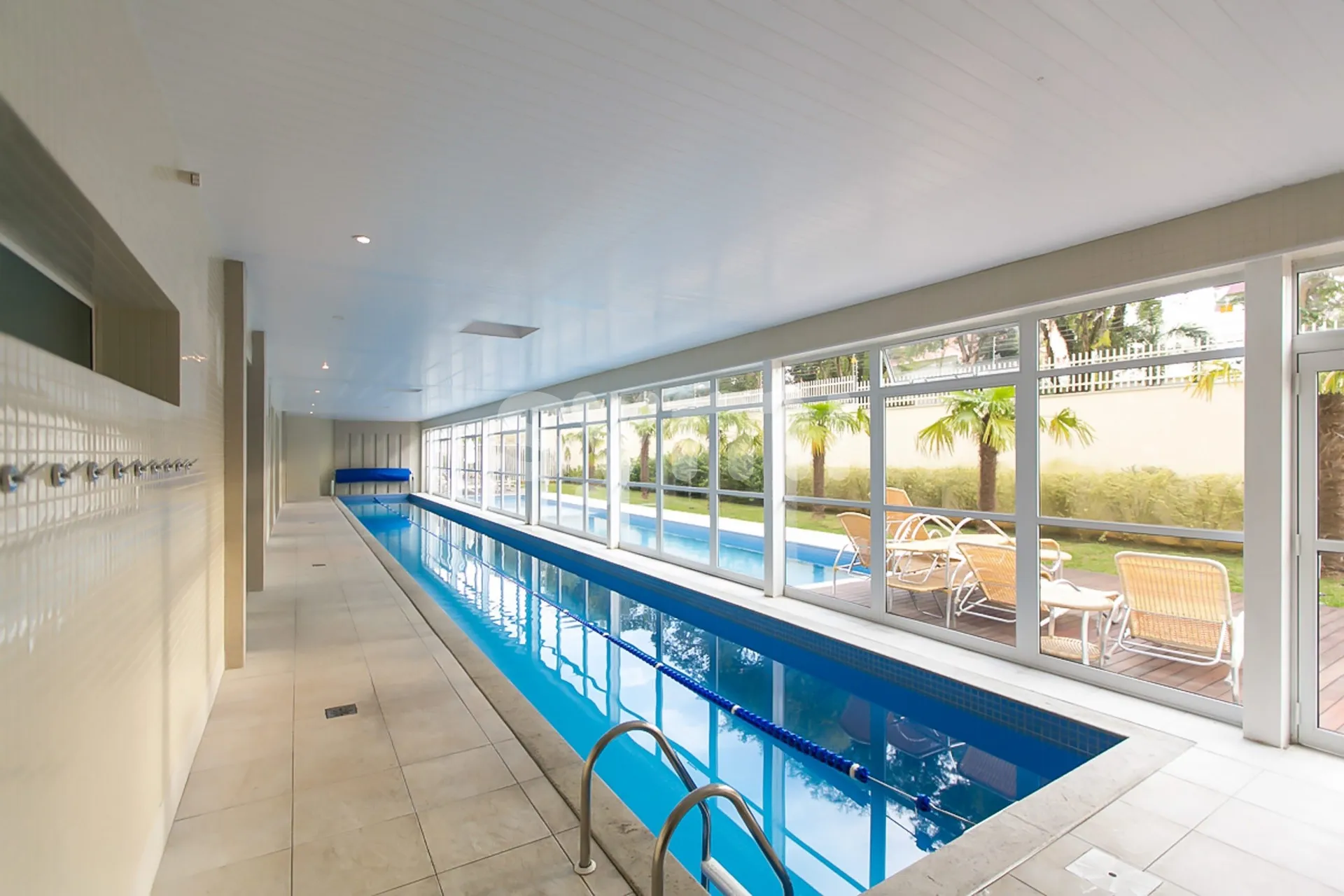 256 m² apartment with 3 en-suite bedrooms and enclosed balcony — photo 43