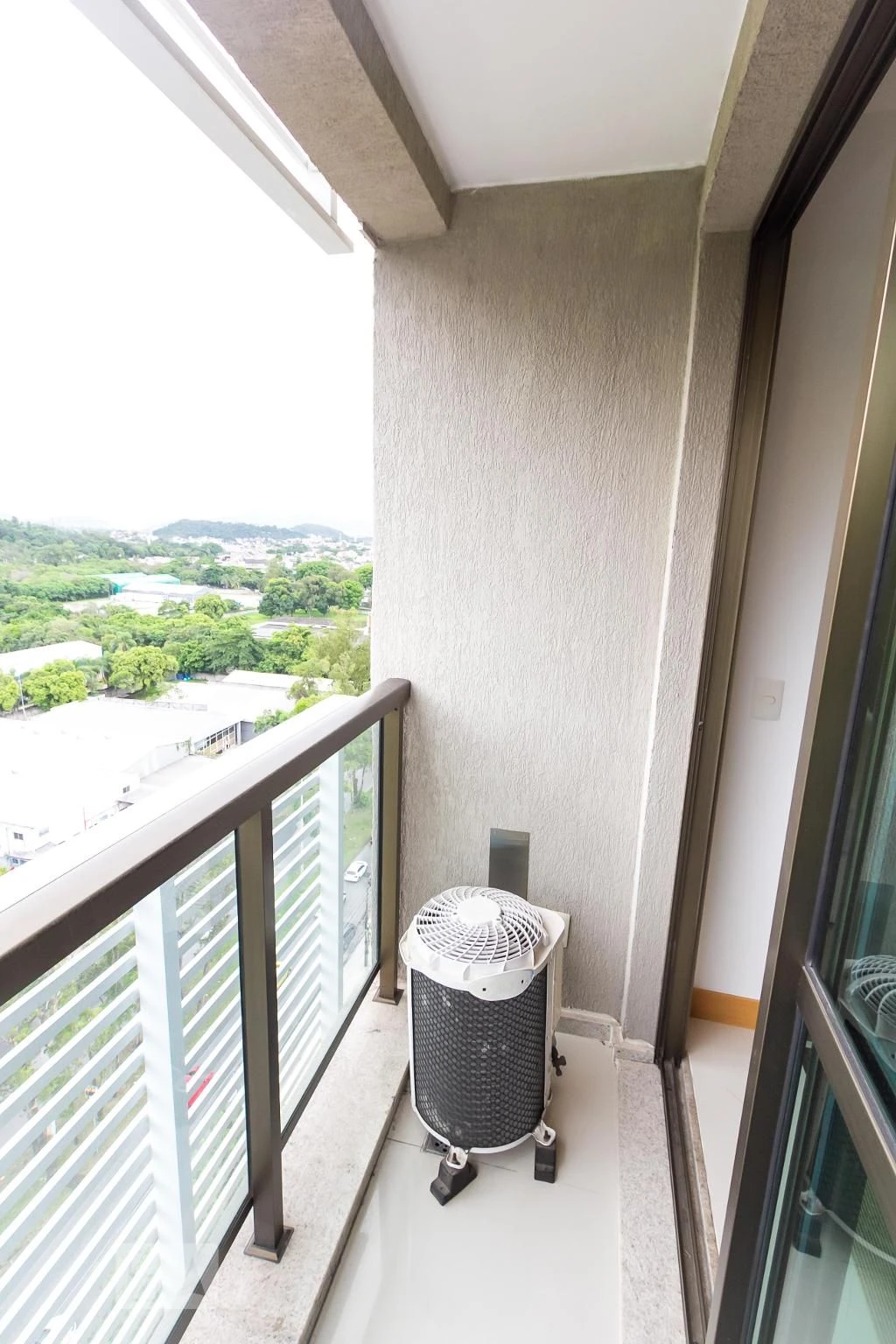 Furnished 1-bedroom apartment with private garden — photo 41