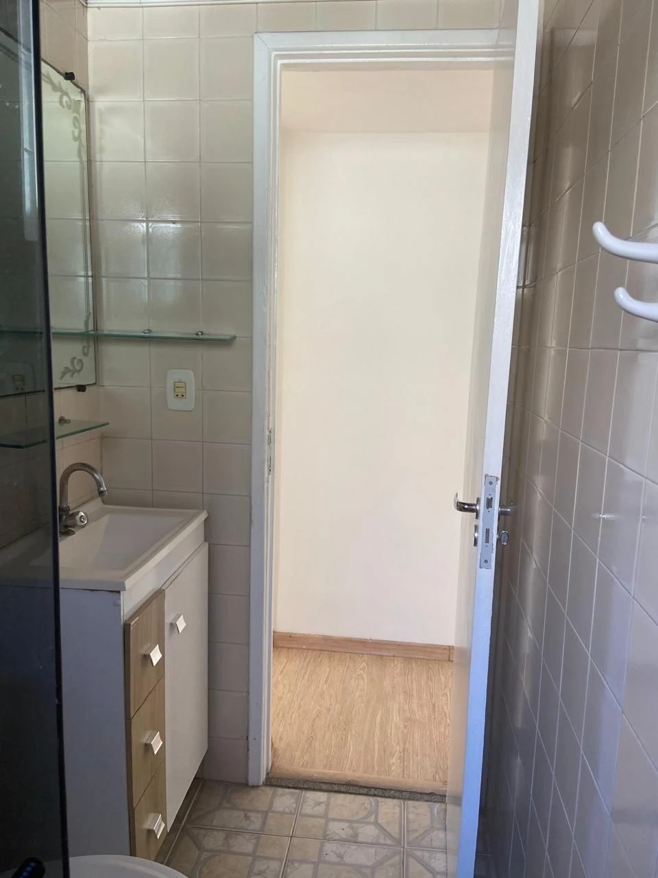 Unfurnished 2-bedroom apartment with a separate kitchen — photo 5