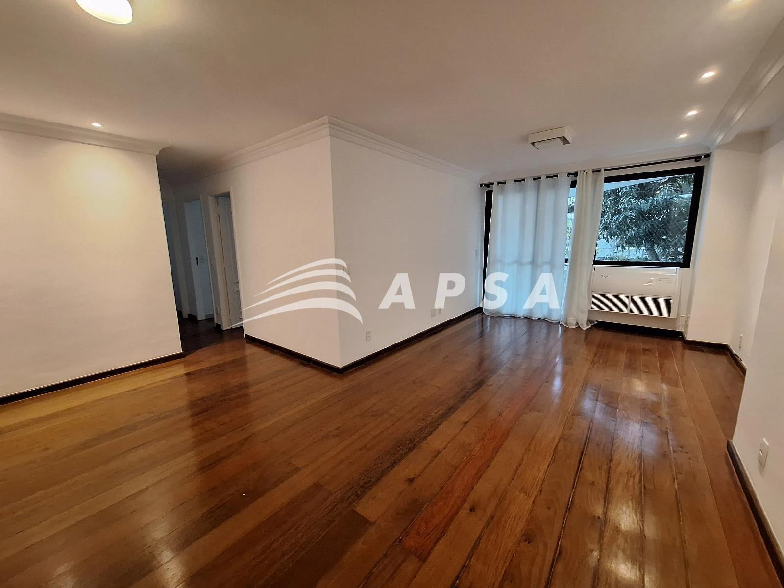 3-bedroom apartment with en-suite and glassed balcony