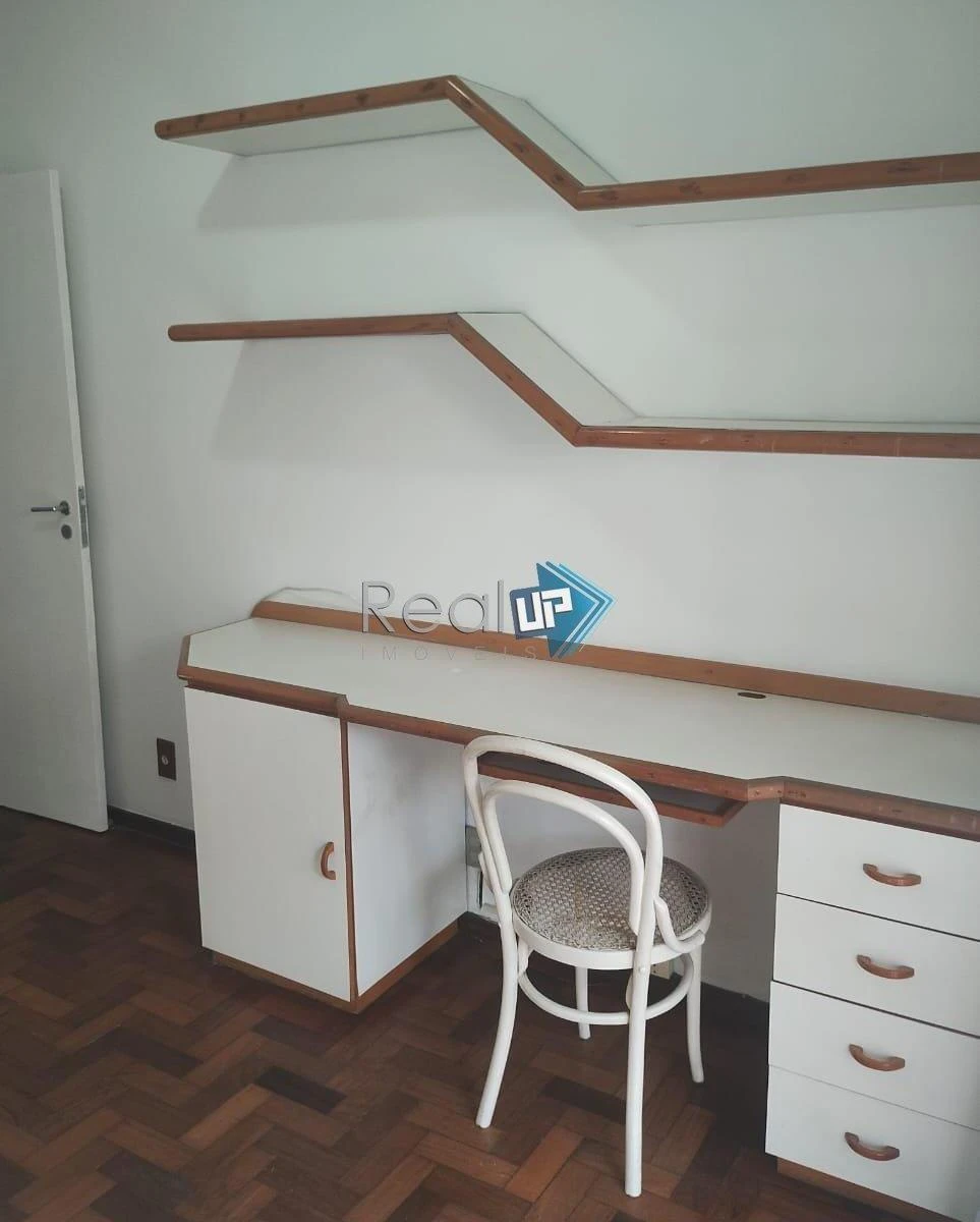 Home office in a 3-bedroom apartment, 129 m² — photo 16