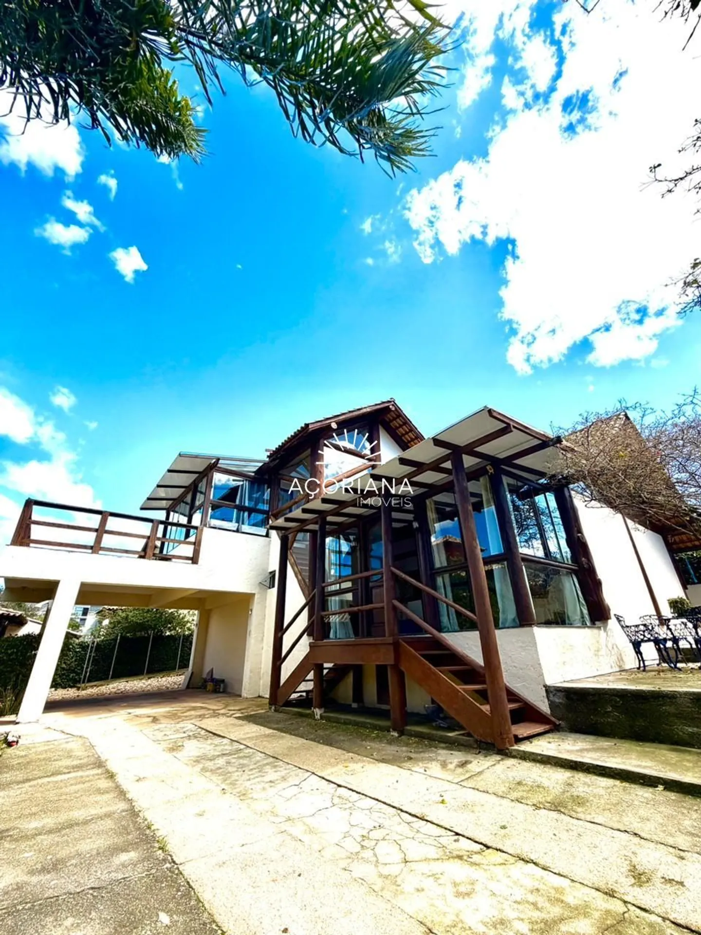Floor-to-ceiling windows in a 3-bedroom house, 224 m² — photo 30
