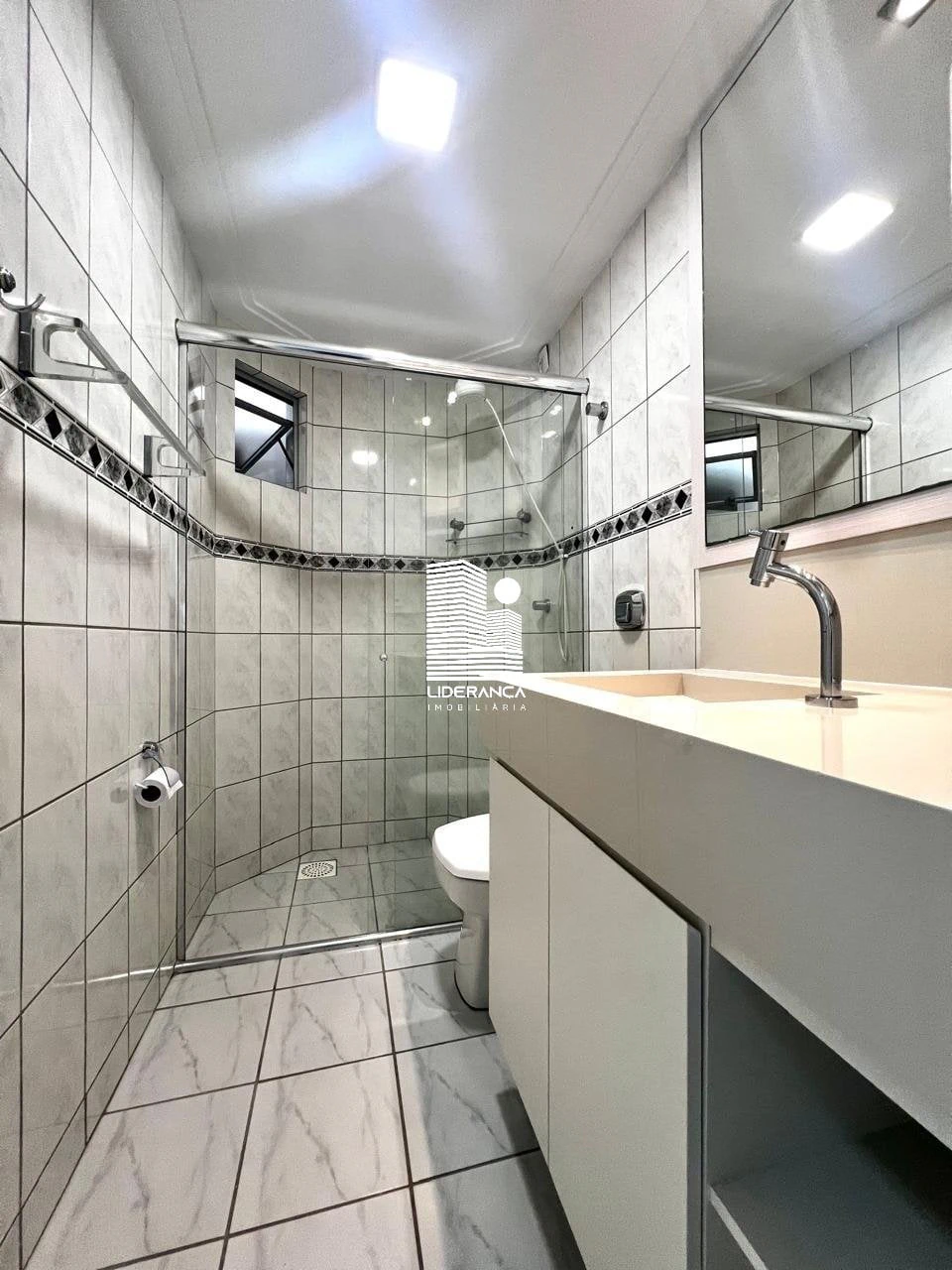 Furnished apartment, 125 m², with a glass-enclosed balcony — photo 3
