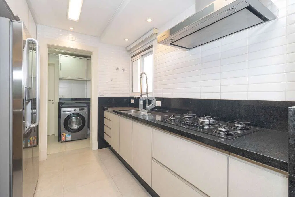 Застеклённый балкон и 2 спальни: квартира 163 м² — photo 6