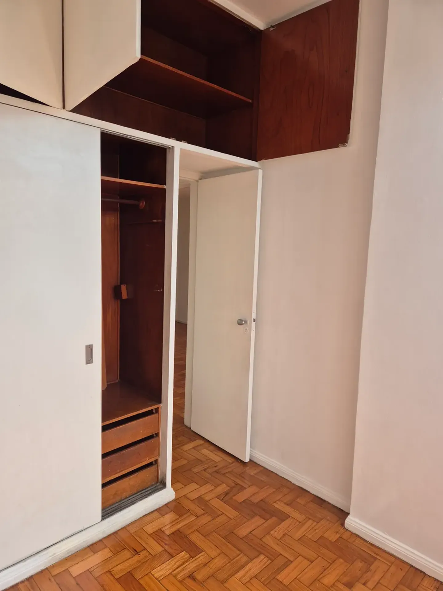 Departamento en piso 10 con piso de madera o laminado — photo 2
