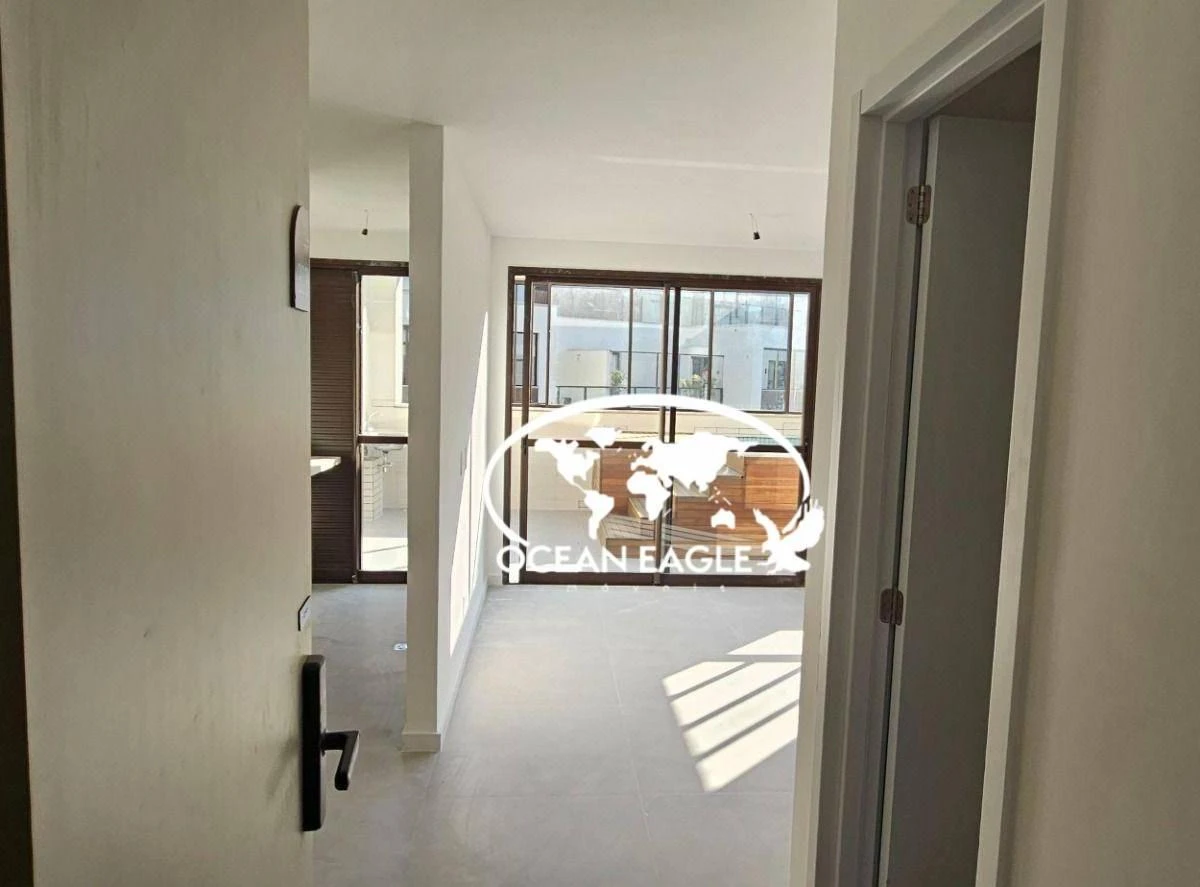 Unfurnished apartment with 3 bedrooms and open-plan kitchen — photo 15