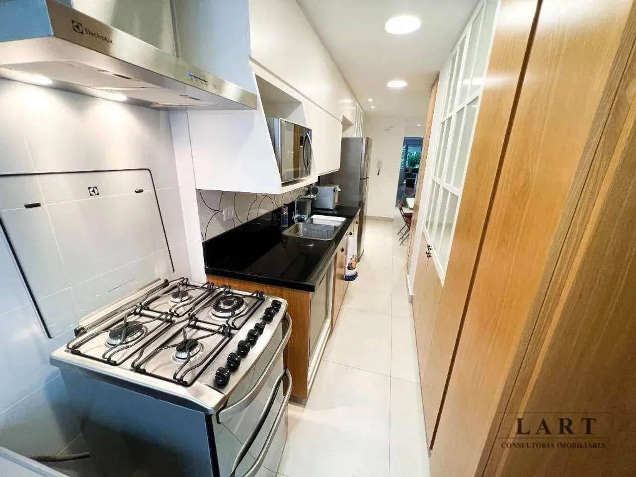 Home office in a 3-bedroom apartment, 160 m² — photo 5