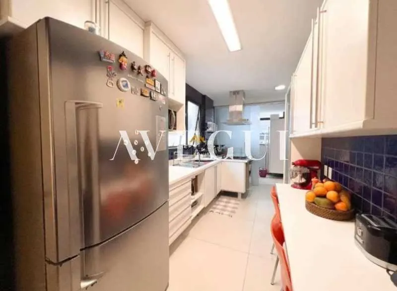 193 m² apartment with 3 suites and 3 parking spaces — photo 24