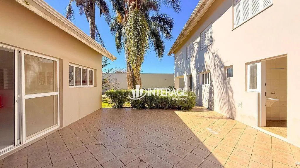 Condo house with private garden and laundry area — photo 16
