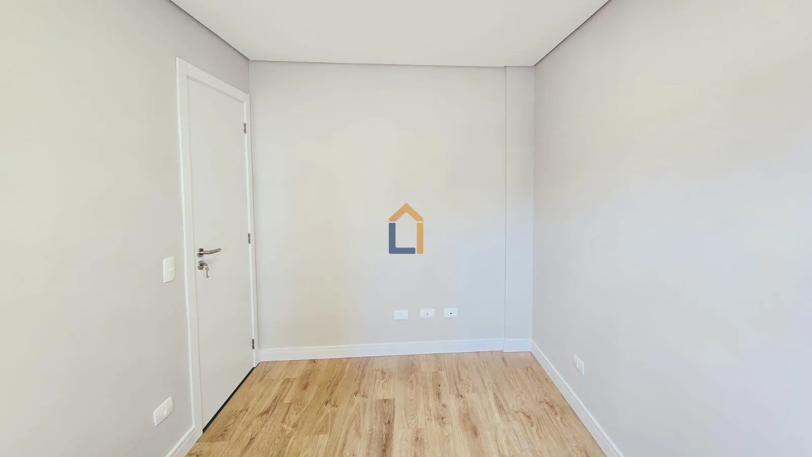 2-bedroom apartment with a washing machine in Curitiba — photo 8