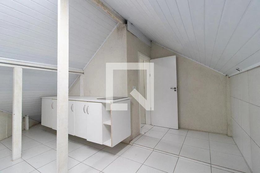 3-bedroom house with a glass-enclosed balcony — photo 50