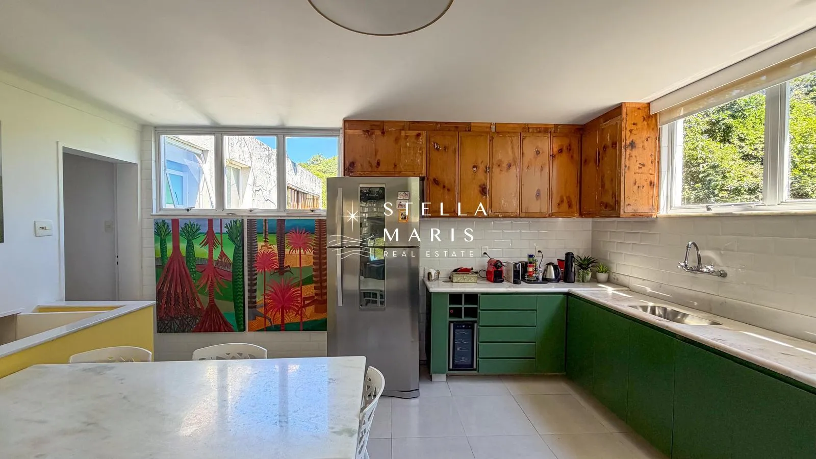 Furnished apartment, 398 m², with floor-to-ceiling windows — photo 14