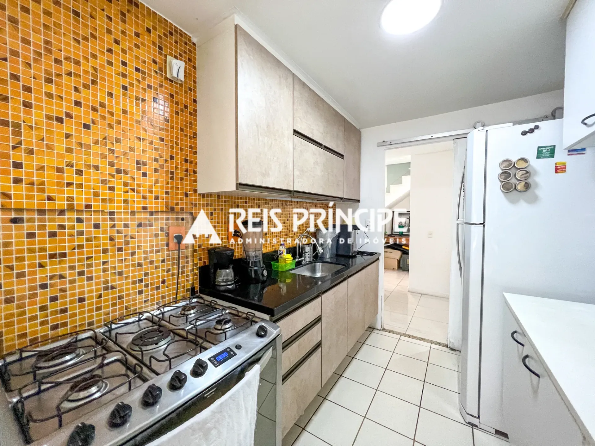 Furnished apartment with 3 bedrooms and 3 bathrooms — photo 20