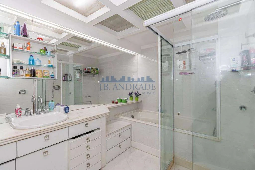 4-bedroom apartment in a building with a sauna — photo 14