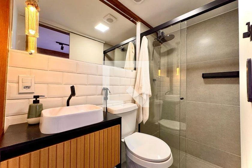 Wood or laminate floors in a one-bedroom apartment, 24 m² — photo 16