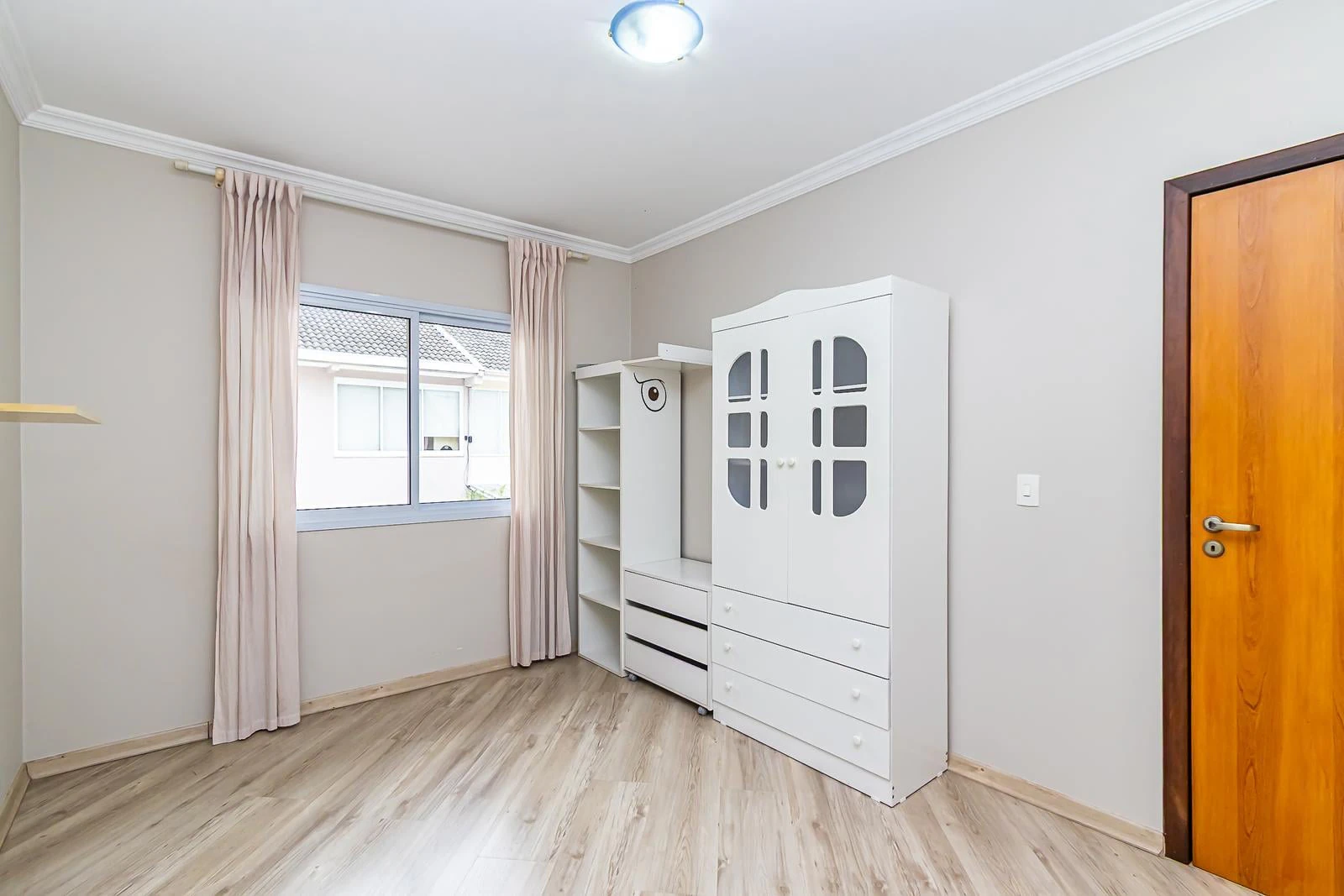 3-bedroom house with a grill on the balcony in Curitiba — photo 26
