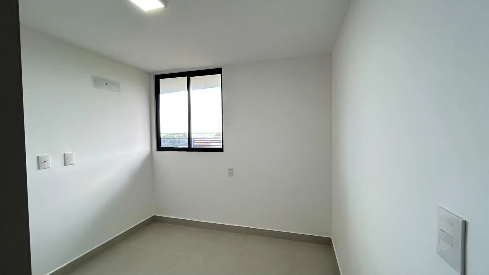 3-bedroom apartment with a grill on the balcony — photo 10