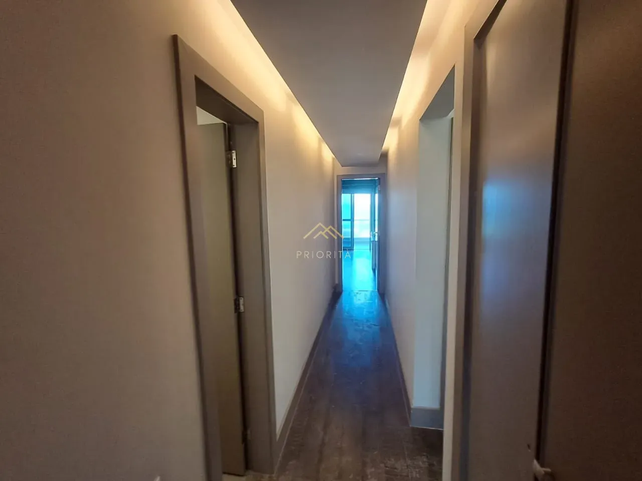 Apartamento sem mobília com 3 quartos e varanda envidraçada — photo 13