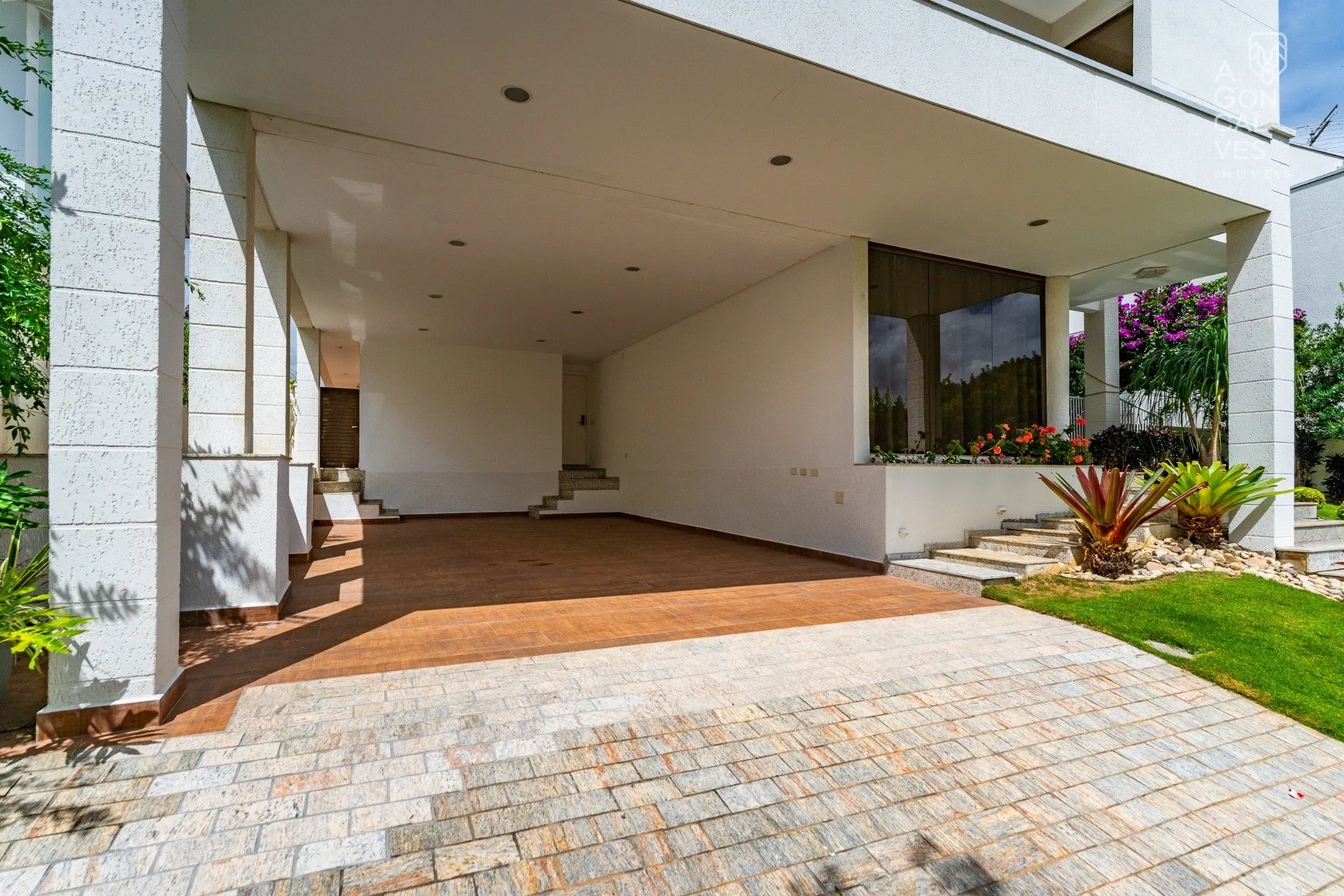 Unfurnished house with 4 bedrooms and 5 bathrooms — photo 59