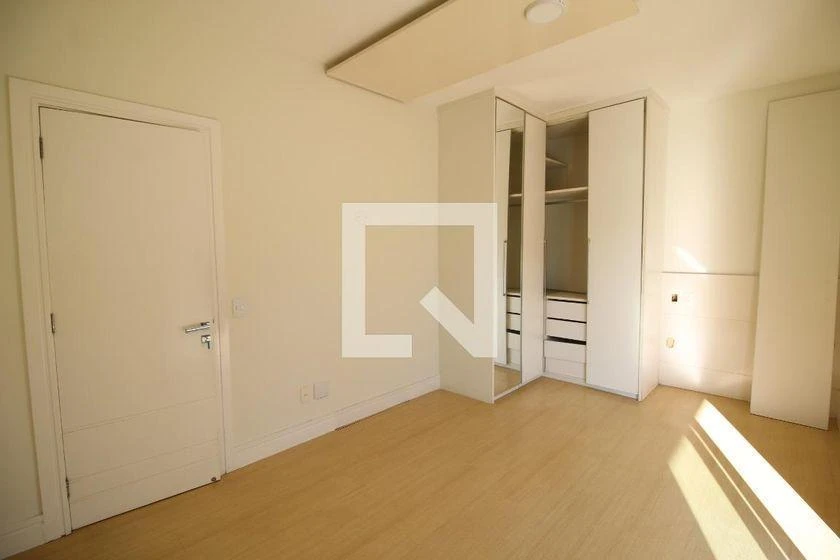 House with 4 en-suite bedrooms and 597 m², 4 parking — photo 35