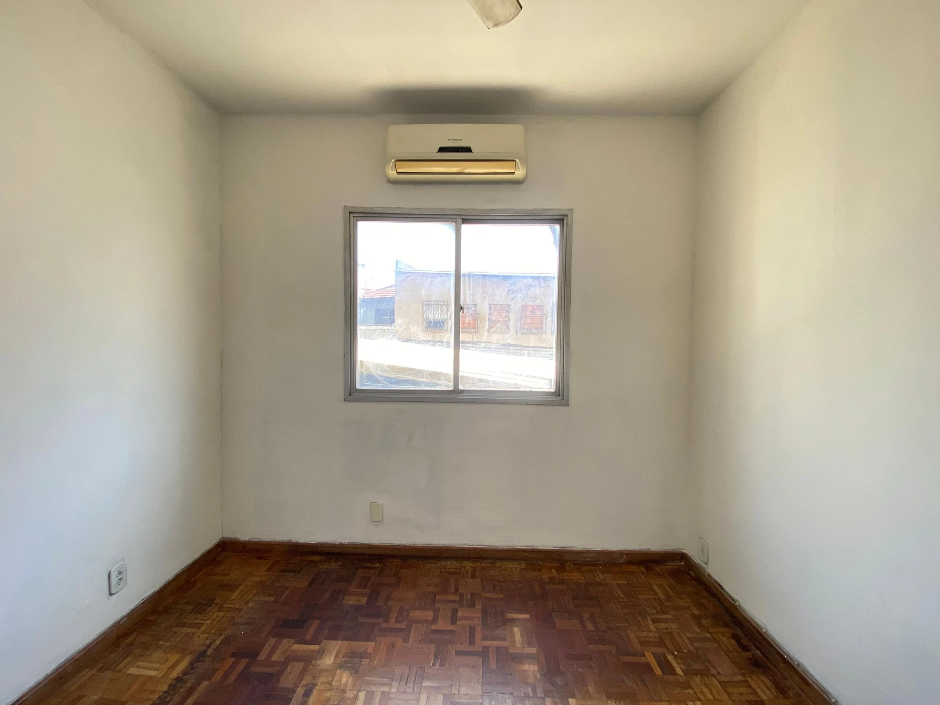 Apartment, 92 m², with wood or laminate floors — photo 40