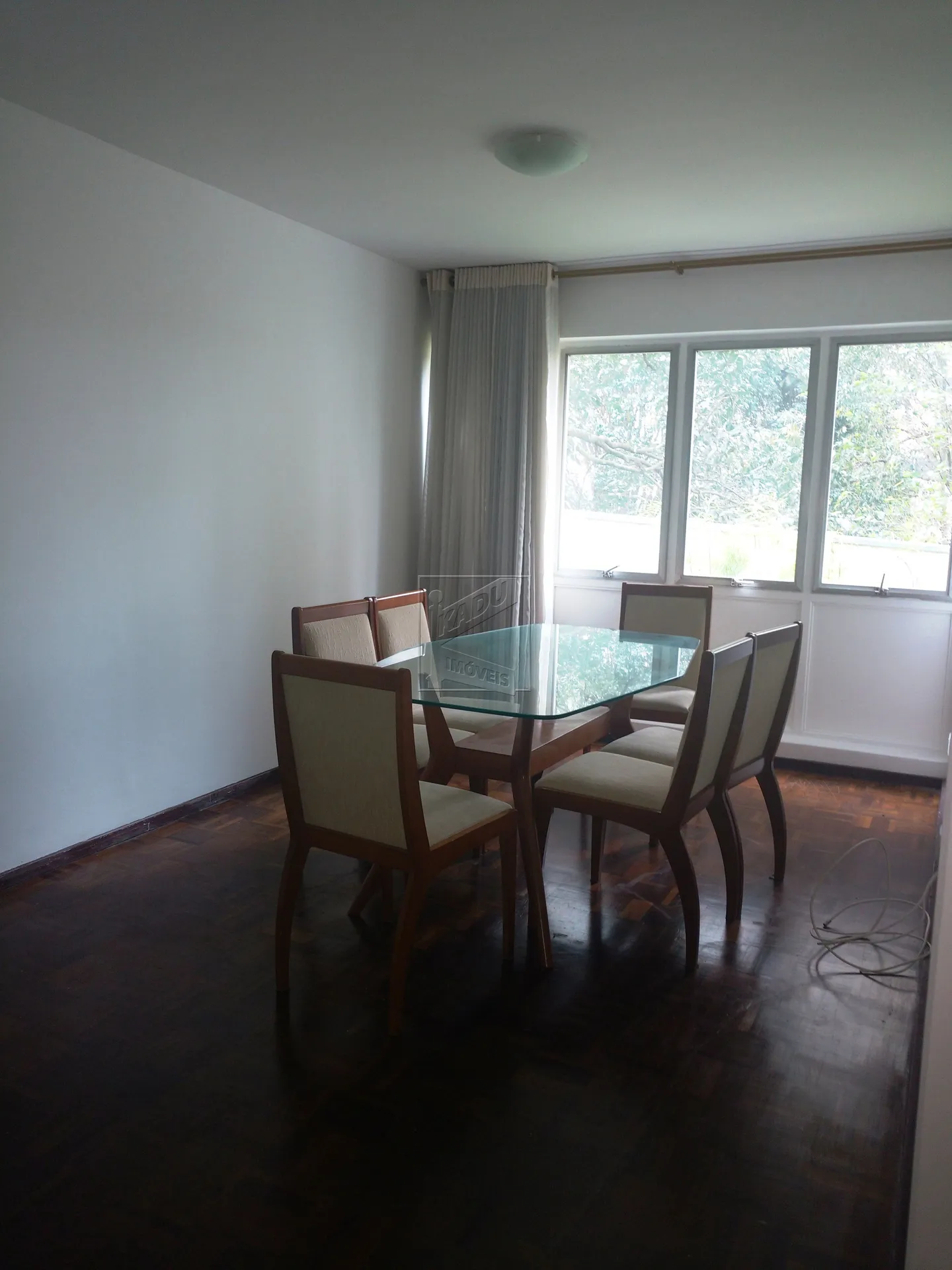 3-bedroom apartment with wood or laminate floors in Curitiba — photo 9