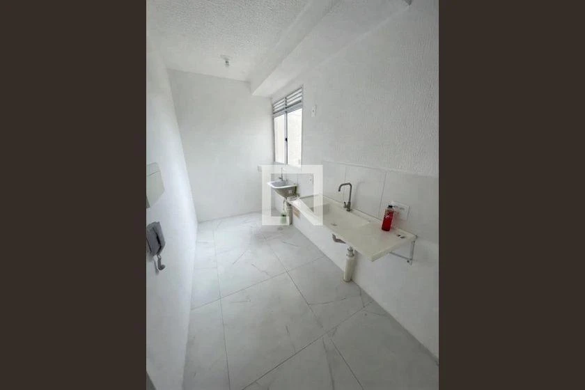 2-bedroom apartment with a compact kitchenette — photo 3