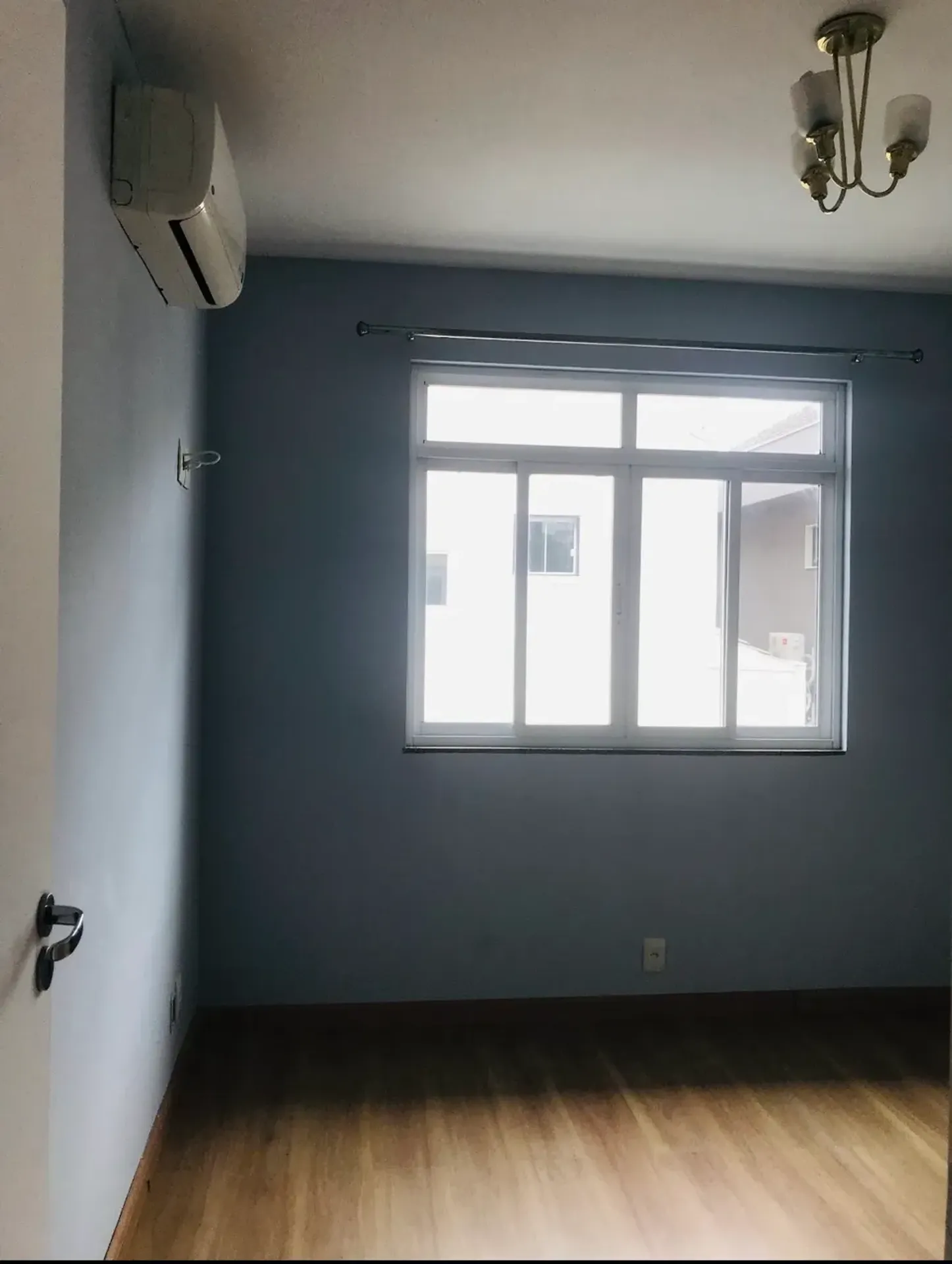 House with 4 bedrooms and 4 bathrooms and a separate kitchen — photo 25