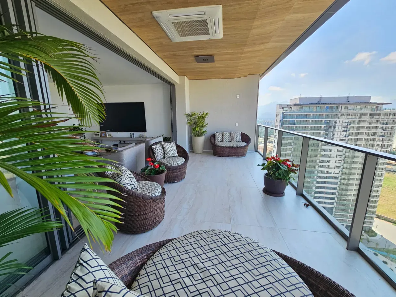 231 m² apartment with 3 bedrooms and 5 bathrooms — photo 9